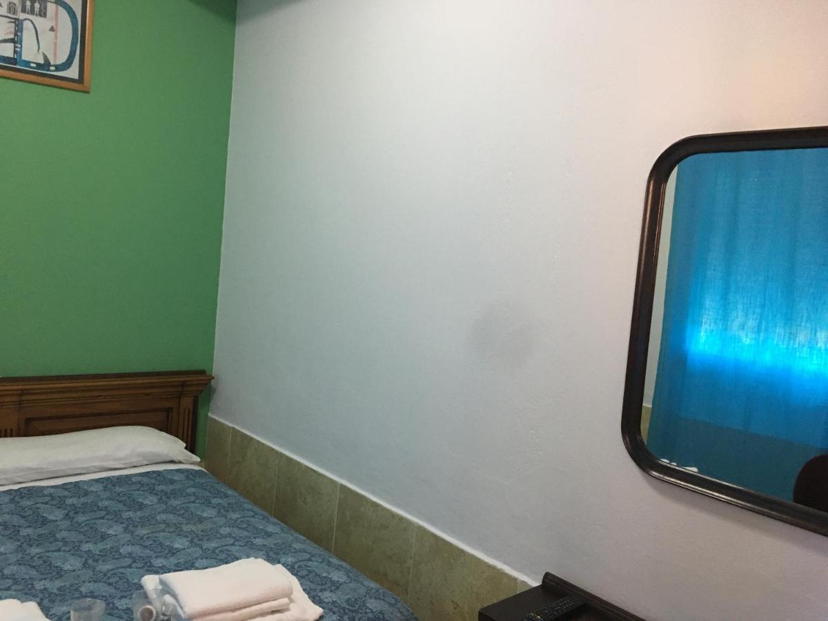 Hotel Hostal O Labrador O Hospital Esterno foto